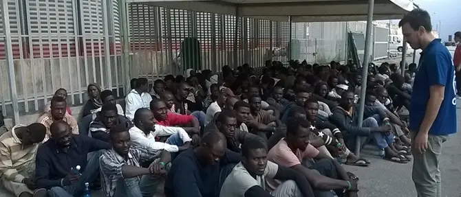 Vibo, sbarcati 470 migranti FOTO-VIDEO