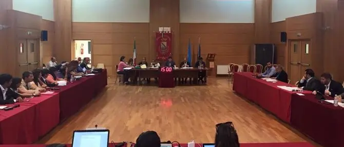 Lamezia, tra consiglieri silenti e consiglieri assenti