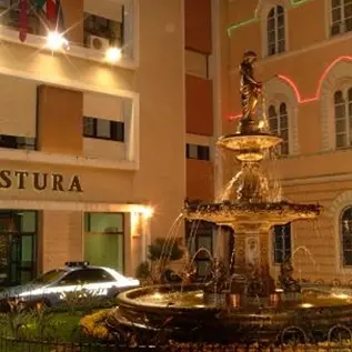 Perseguita una minorenne e dà fuoco all’auto, arrestato per stalking