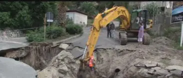 TROPEA: VORAGINE INGHIOTTE STRADA. GUARDA LE IMMAGINI