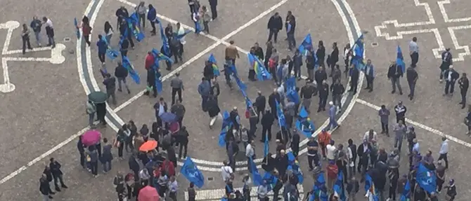 Lavoratori in presidio alla cittadella regionale