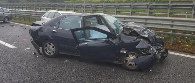Maxi tamponamento sull'A3: un morto e dieci feriti