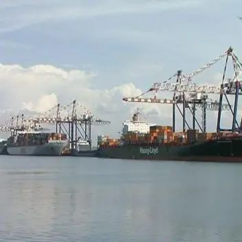 L'ARSENALE SIRIANO, DALL'ALBA NEL PORTO DI GIOIA TAURO. AVVIATE LE OPERAZIONI DI TRASBORDO. IL PRIMO CONTAINER GIA' NELLA STIVA DELLA 'CAPE RAY'