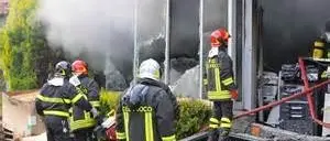BOTRICELLO, NEGOZIO DISTRUTTO DA UN INCENDIO