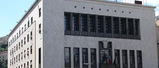 DA 14 MESI SENZA STIPENDIO: DIPENDENTI SUL TETTO DELLA CLINICA