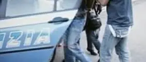 GIOIA TAURO: INDUCE IL FIGLIO A RUBARE, ARRESTATA