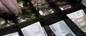 ENTRA IN UN NEGOZIO E RUBA L’INCASSO, TURISTA CAMPANA DENUNCIATA A TROPEA