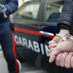 UN ANZIANO AGGREDISCE LA BADANTE A COLPI DI SCURE