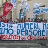 INFOCONTACT, SIT-IN DEI LAVORATORI DAVANTI AL TRIBUNALE DI LAMEZIA TERME