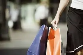 SHOPPING ED ESTETISTA INGUAIANO UNA 25ENNE AGLI ARRESTI DOMICILIARI