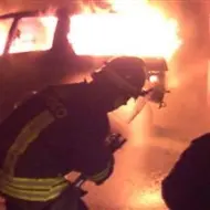 NOTTE DI FUOCO NEL VIBONESE: IN FIAMME TRE AUTO