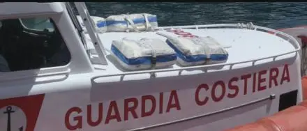 AMANTEA: BIMBO AVVERTE MALORE IN BARCA, SOCCORSO E SALVATO