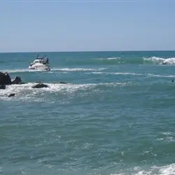 SPARITI NEL NULLA: ANCORA NESSUNA TRACCIA DEI TRE PESCATORI DISPERSI IN MARE. CONTINUANO LE RICERCHE