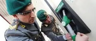 TRUFFE AL DISTRIBUTORE DI BENZINA. ISPEZIONE DELLE FIAMME GIALLE. RISCONTRATE 230 IRREGOLARITÀ’