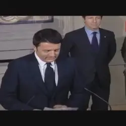 RENZI FIRMA. SCOPELLITI SOSPESO