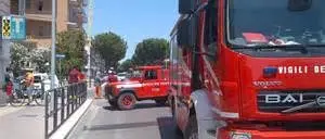 VIBO, FERRAGOSTO DI 'FUOCO': IN FIAMME UN'AZIENDA DI PRODOTTI COSMETICI