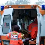 SANGUE SULLA STRADA STATALE 106 JONICA. UN MORTO NELLO SCONTRO TRA MOTO E FURGONE