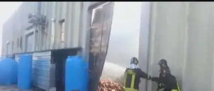 VIBO: SCOPPIA NUOVO INCENDIO ALLA COSMO SERVICE