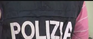 AVEVA AGGREDITO LA MOGLIE CON UN COLTELLO: SI COSTITUISCE