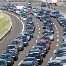 BYE BYE FERIE: VACANZE FINITE, OGGI SI RIENTRA. TRAFFICO INTENSO SULL’A3