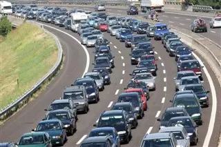 BYE BYE FERIE: VACANZE FINITE, OGGI SI RIENTRA. TRAFFICO INTENSO SULL’A3