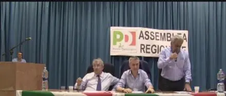 IL PARTITO DEMOCRATICO RICERCA L'UNITA'. LOTTI 'CONTRADDICE' RENZI: ' SI VOTI IL 26 OTTOBRE'.