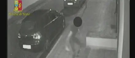 GIOVANE PRENDE A SASSATE BANCA: DENUNCIATO DALLA POLIZIA