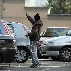 COSENZA: LOTTA AI PARCHEGGIATORI ABUSIVI