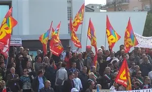 PRECARI IN PROTESTA DAVANTI ALLA SEDE DEL CONSIGLIO REGIONALE