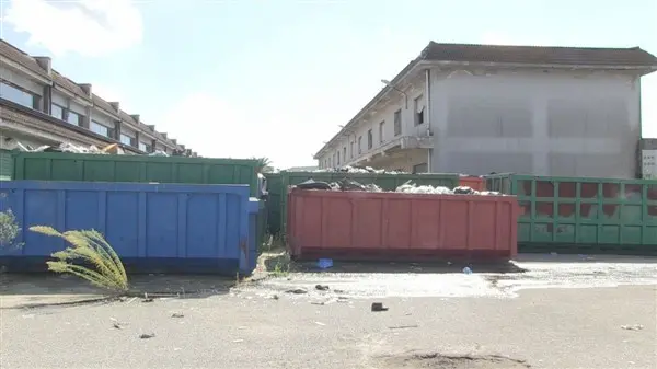 BLITZ DEI NAS A VIBO VALENTIA: CHIUSI GLI EX MERCATI GENERALI TRASFORMATI IN DISCARICA