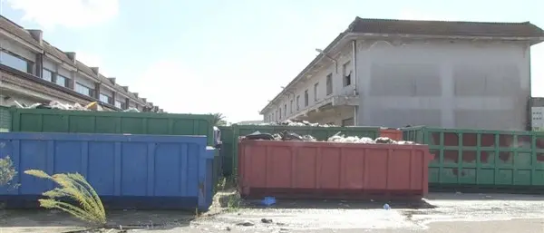 BLITZ DEI NAS A VIBO VALENTIA: CHIUSI GLI EX MERCATI GENERALI TRASFORMATI IN DISCARICA
