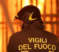 IN FIAMME AUTO A CESSANITI, NEL VIBONESE. INDAGANO I CARABINIERI