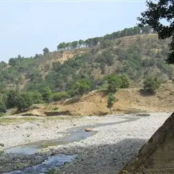 LIQUAMI NEL TORRENTE CORIGLIANETO: SIGILLI DELLA GUARDIA COSTIERA