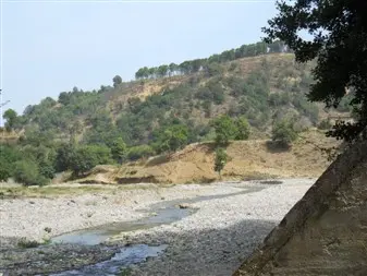 LIQUAMI NEL TORRENTE CORIGLIANETO: SIGILLI DELLA GUARDIA COSTIERA