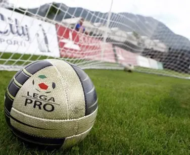 LEGA PRO: CATANZARO CORSARO, COSENZA IN CRISI E VIGOR KO