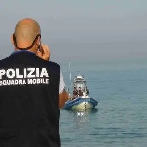 REGGIO CALABRIA, ARRESTATO UNO DEGLI SCAFISTI DEL MAXI-SBARCO DI 1.789 MIGRANTI ARRIVATI A BORDO DELLA NAVE SAN GIUSTO