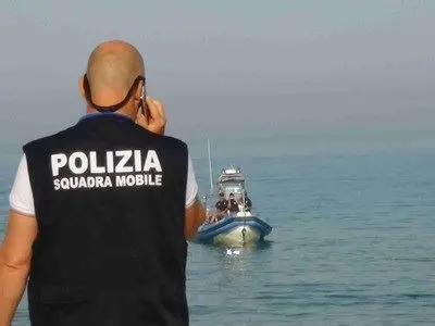 REGGIO CALABRIA, ARRESTATO UNO DEGLI SCAFISTI DEL MAXI-SBARCO DI 1.789 MIGRANTI ARRIVATI A BORDO DELLA NAVE SAN GIUSTO