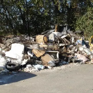Cosenza, Carabinieri sequestrano discarica abusiva: due denunce