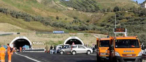 Cirò Marina, via Crucis per denunciare lo stato di degrado della statale 106