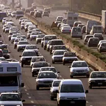 Auto: calabresi percorrono ogni anno 12.688 Km di media