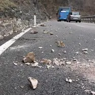 Maltempo: massi sulla SS522 tra Vibo Marina e Pizzo provocano incidente
