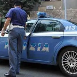 Ubriachi importunano passanti, 2 arresti a Cosenza