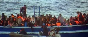 Migranti, barcone in panne recuperato nel Canale di Sicilia