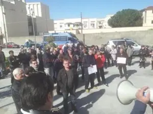 Reggio, protesta dei cassintegrati paralizza il centro
