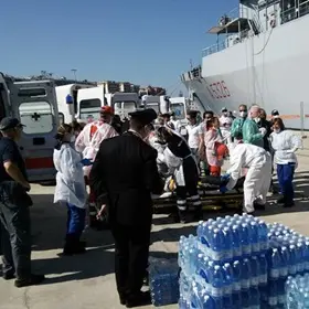 Reggio Calabria: sbarcati altri 250 migranti, tra loro donne e bambini