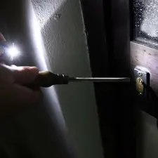 Cosenza: furto con scasso in un negozio, preso uno dei ladri