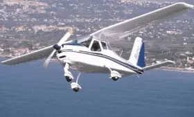 Reggio Calabria, atterraggio d'emergenza per un aereo ultraleggero
