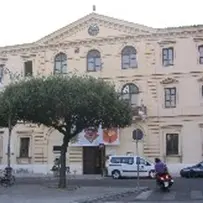 Locri, isola ecologica su area confiscata a un clan