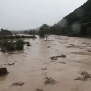 Maltempo: torrente esonda, salvate 2 persone in auto
