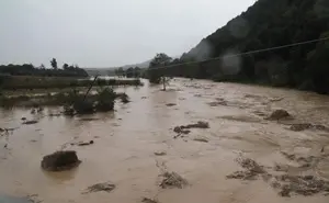 Maltempo: torrente esonda, salvate 2 persone in auto